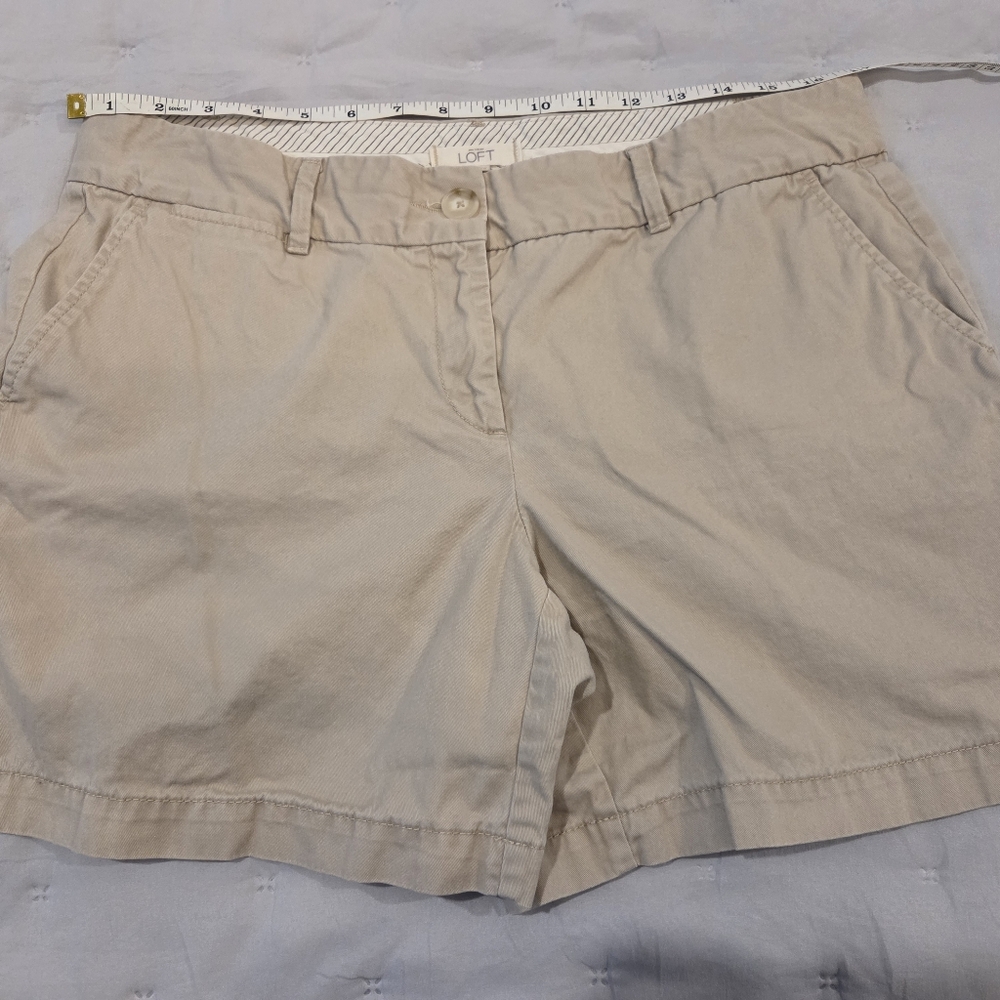 LOFT Size 10 Women's Beige Casual Shorts 5-6" Inseam.